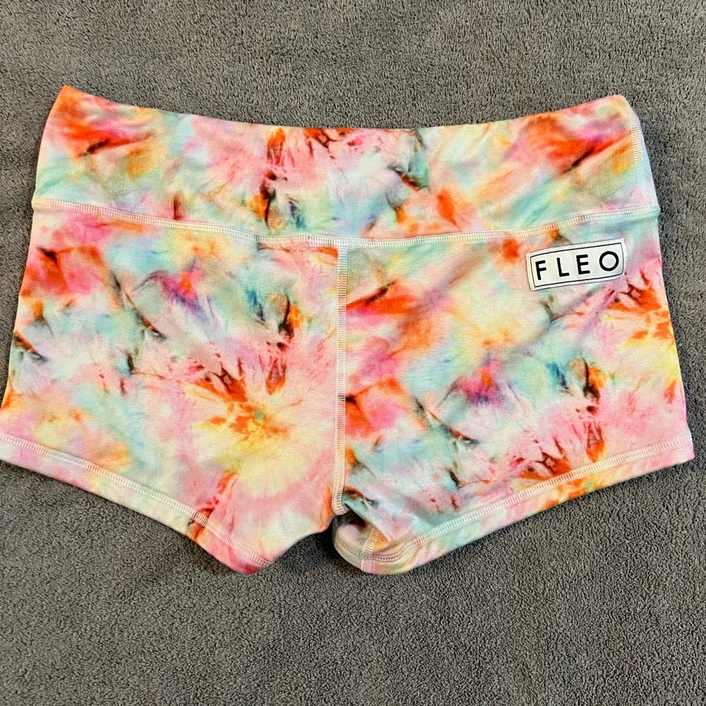 Tie dye Fleo shorts. Size Large.